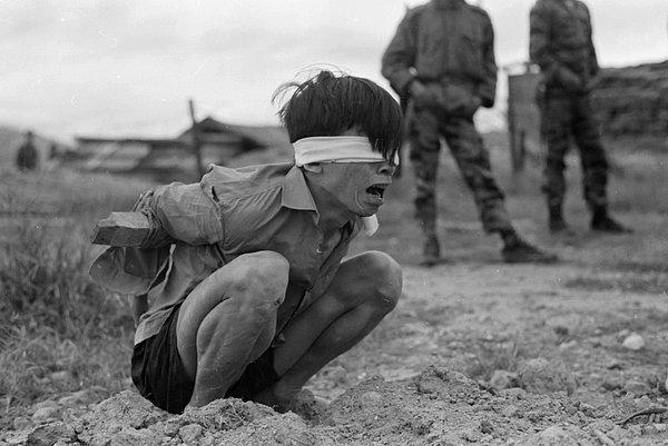 1967: Amerika Birleşik Devletleri, 25 bin askerle Vietkong'a saldırıya geçti.