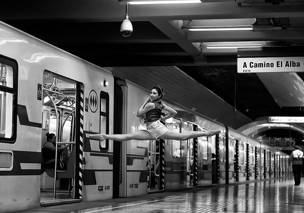 43. Фотография, сделанная в метро Сантьяго, Чили