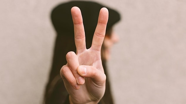 8. Uzun işaret parmağı: Düşük kanser riski.