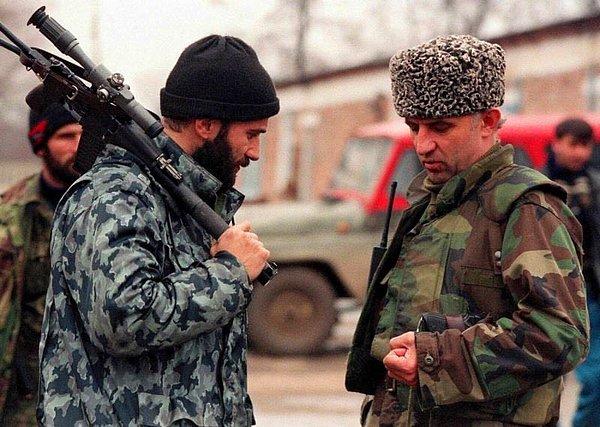 36. 1997 yılında yapılan başkanlık seçimlerine iki aday katılmıştı. Adaylardan biri düzenli ordu birliklerinin komutanı Aslan Mashadov, diğeri ise gerilla lideri Şamil Basayev’di.