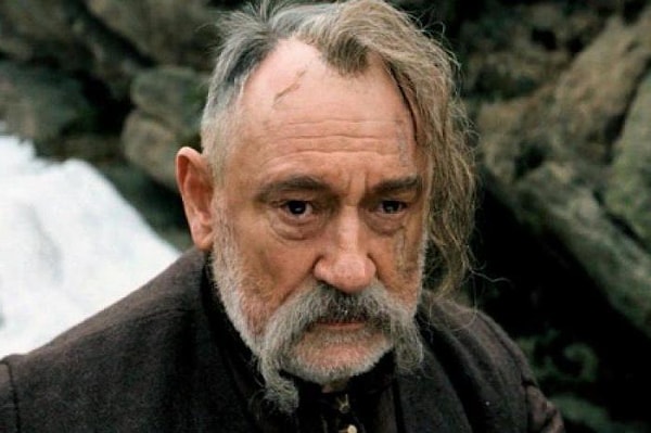 10. Перу какого писателя принадлежит повесть "Тарас Бульба"?