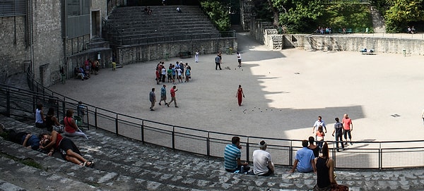 3. Какой город ранее носил название Лютеция?