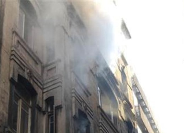 Yangın, bu sabah Beyoğlu Asmalımescit Mahallesi Şehbender Sokakta bulunan 5 katlı binanın 2. katında meydana geldi.
