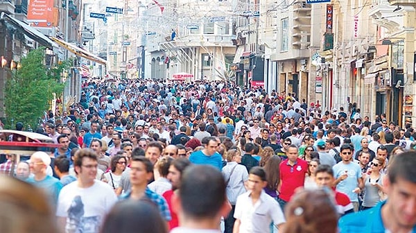 Tamam gelene kapımız elbette her zaman açık ama benim de bir kapasitem var. Artık adım atacak yer neredeyse yok. İnsanlar burada yaşarken sanki işkence çekiyorlarmış gibi geliyor bana.