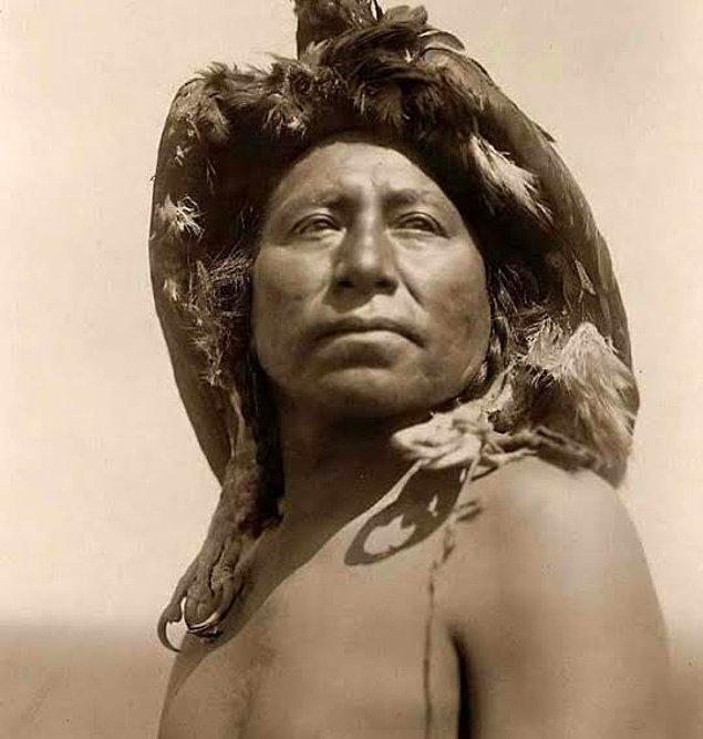 13. Anasaziler, 800 ile 1600 yılları arasında Amerika'nın Colorado ve New Mexico bölgelerinde yaşamış olan tarımcı halktır. Anasazi adı ilk arkeologlar tarafından benimsenmiş bir Navajo sözcüğüdür.