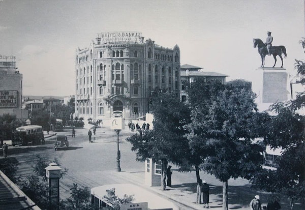 6. По этой фотографии не угадать город невозможно. Если вы его однажды видели, конечно ;)