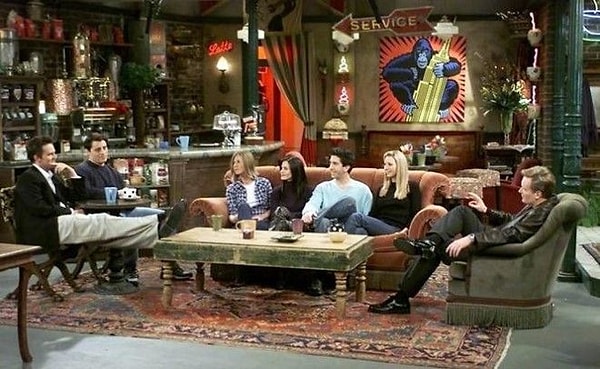 18. Кто из друзей имел ученую степень?