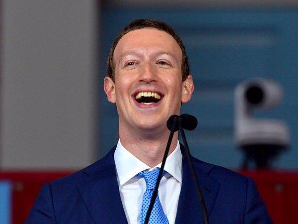 Facebook geçen yıl mahremiyet skandalları ile çalkantı yaşarken, Zuckerberg'in hisseleri bir ara üçte bir oranında değer kaybetmişti.