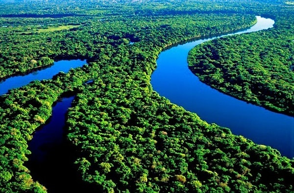 4. Какая река на земном шаре считается самой полноводной?