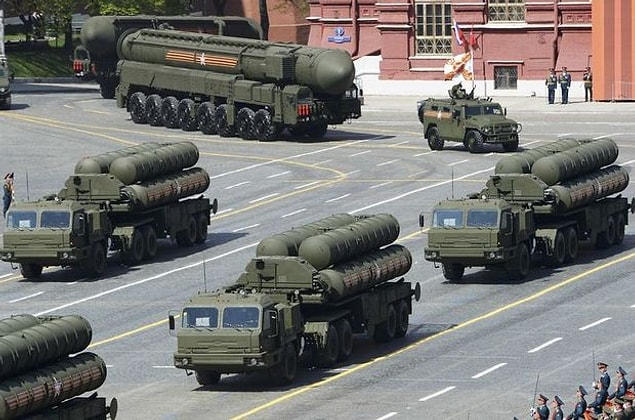 S-400 savunma füze sisteminin teknik özellikleri nelerdir?