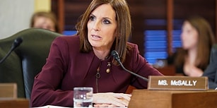 ABD'nin İlk Kadın Savaş Pilotu Olan Senatör Martha McSally, Ordudayken Tecavüze Uğradığını Açıkladı