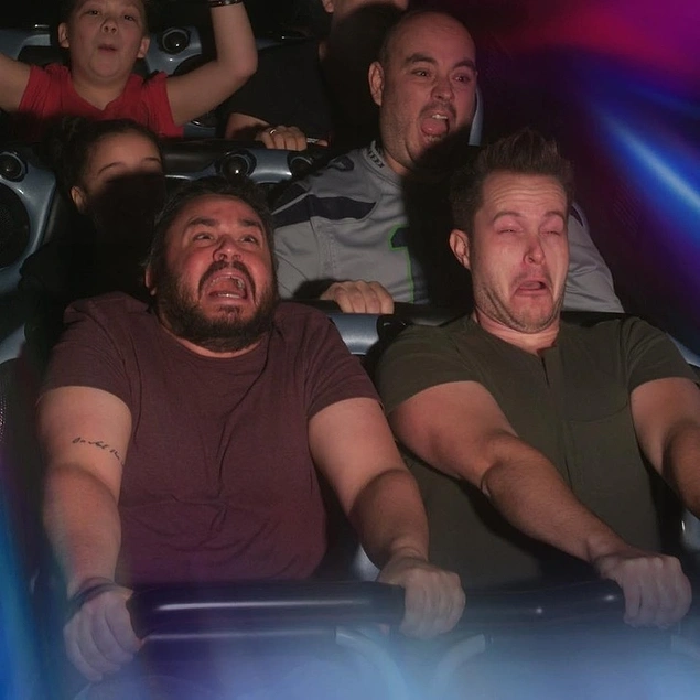 "Arkadaşım ve ben rastgele Disneyland'e gitmeye karar verdik. Trene her binişimizde çekebildiğimiz kadar komik fotoğraflar çekmeye özen gösteriyoruz. Bu fotoğrafsa benim favorim."