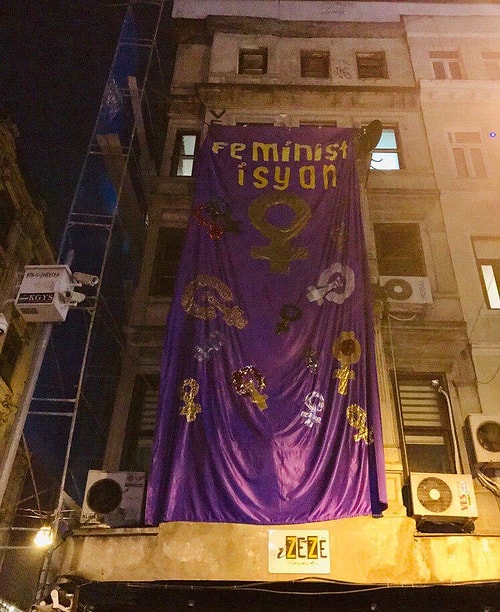 Mücadelemizin sembolü şanlı bayraklarımız iki büyük şehirde de dalgalandı!