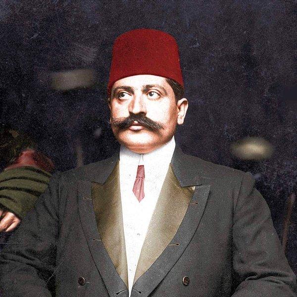 1921: Osmanlı eski Sadrazamı Talat Paşa, Ermeni kırımı'nda rolü olduğu gerekçesiyle Berlin'de 23 yaşındaki Soğomon Tehliryan tarafından öldürüldü.