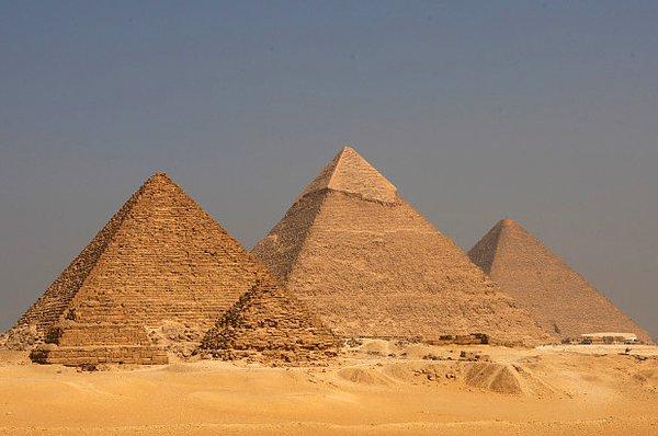 5. The Great Giza Pyramids'i inşa etmek, 30 bin çalışanla birlikte 80 yıl sürmüştür.
