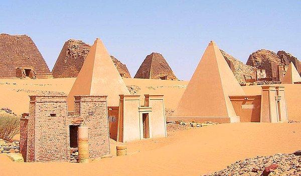 10. Sudan'da, 200'den fazla piramit bulunur.