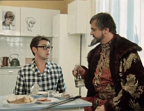 10. Какой вопрос можно услышать в фильме "Иван Васильевич меняет профессию"?