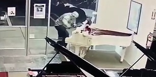 Camı Kırarak Girdiği Dükkandan Değerli Piyanoları Es Geçip Peluş Mickey Mouse Çalan Hırsız
