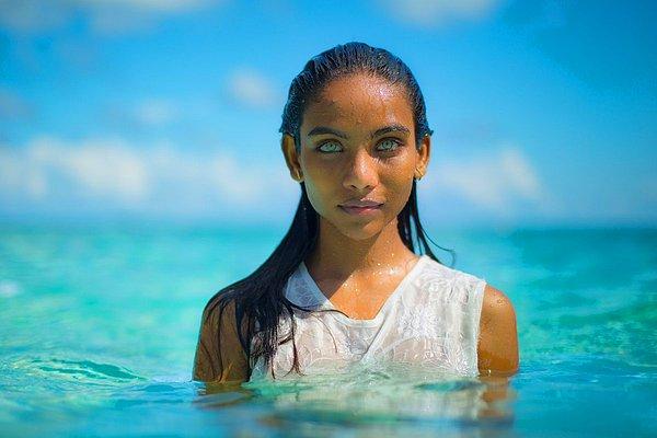 11. Maldivli bir kız.