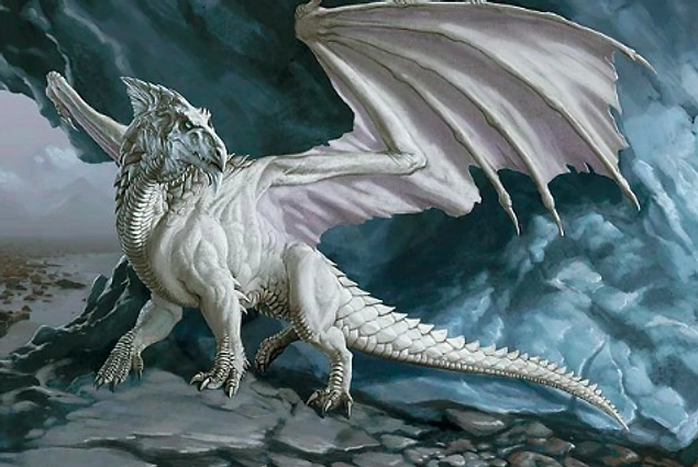 Slav mitolojisinde beyaz ejderhalar, tüm ejderhaların şahıdır. Onun etinin tadına bakan kişinin tüm algıları açılır, yer altındaki saklı hazineleri bulabilir, tüm hayvanların dilini anlayabilirler.
