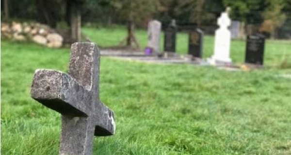 2. Может ли человек, живущий в Канаде, быть похоронен в Соединенных Штатах Америки?