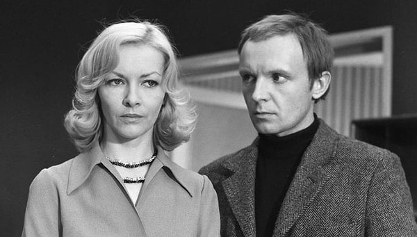 4. Вместо какого друга Лукашин улетел в Ленинград?