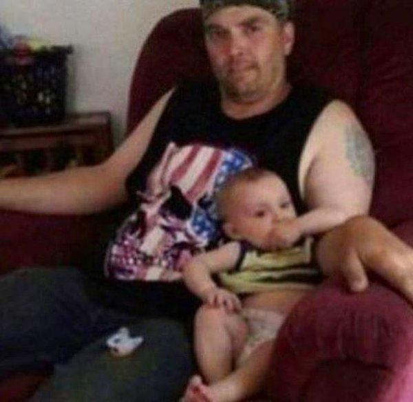 7. Bebeğin kolu mu yoksa adamın kolu mu daha ilginç duruyor, bilemedik...
