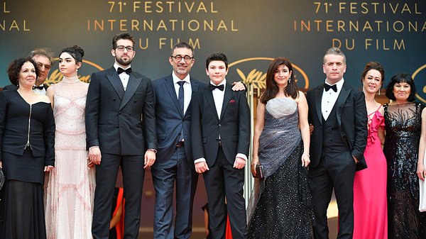 Prömiyeri Cannes Film Festivali'nde gerçekleştirilen filmi ve kırmızı halı pozunu hatırlarsınız. :)