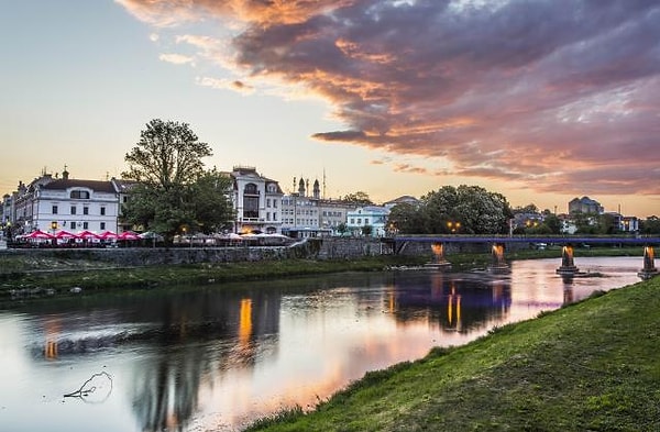 10. Какой украинский город в течение ХХ века оказывался на территории 5 разных государств: Австро-Венгрии, Венгрии, Чехословакии, СССР и Украины?