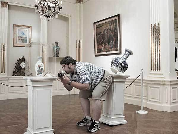 8. Вы бываете неуклюжими настолько, что можете опрокидывать или задевать предметы на своём пути?