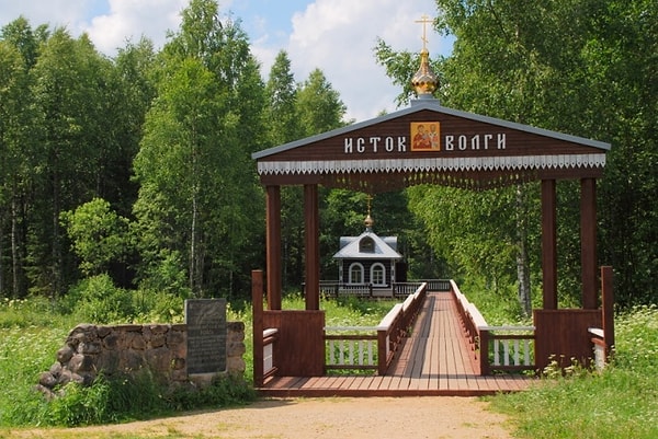 3. Волга - самая большая по водности и длине река в Европе. А вы знаете, в какой области находится ее исток?