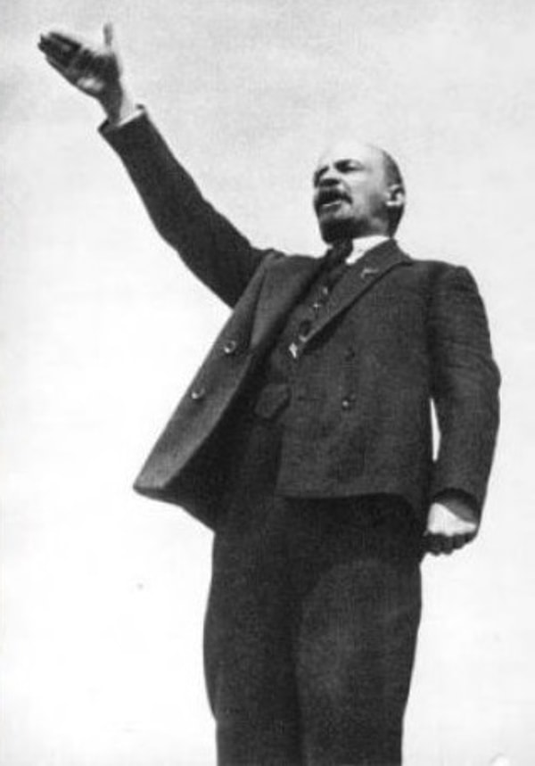 3. Владимир Ленин — попугай из «38 попугаев»