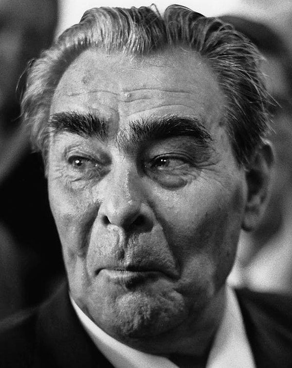 6. Леонид Брежнев — бульдог из «Варежки»