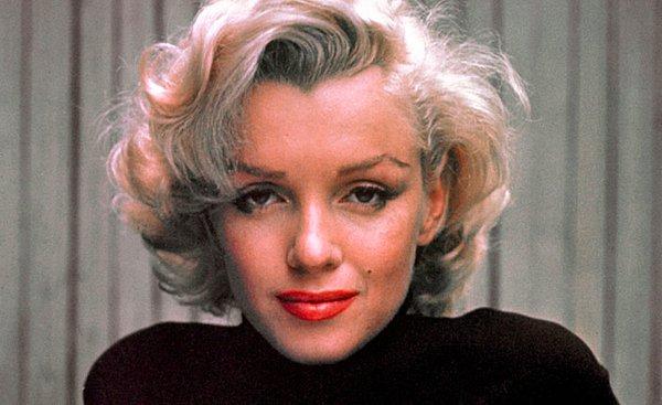2. Marilyn Monroe, her sabah iki çiğ yumurta ile sıcak süt içiyordu.