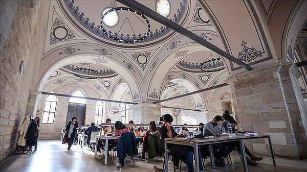 "Kütüphane-i Umum-i Osmani" adıyla 1884'te kurulan kütüphanenin, restorasyonu ve iç tasarımı Tabanlıoğlu Mimarlık tarafından yapıldı.