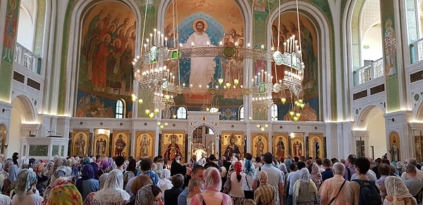 18. Главное церковное богослужение - это ...