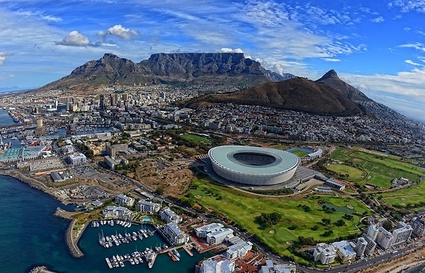 6. Какой язык - официальный в ЮАР, помимо английского?