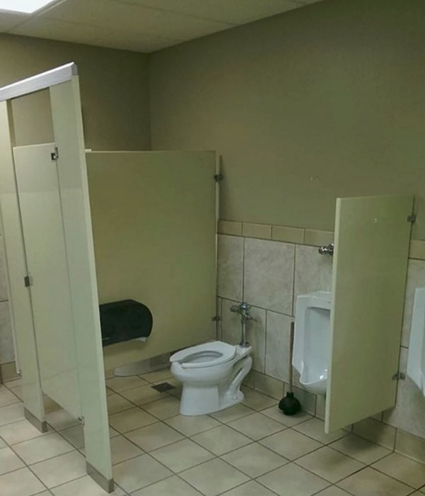 1. - Мадам, здесь занято? - О, нет-нет, проходите, пожалуйста, располагайтесь.