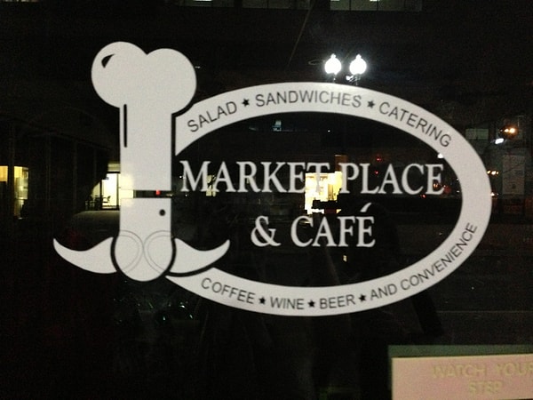 9. Интересно, о чем думал дизайнер этого логотипа?