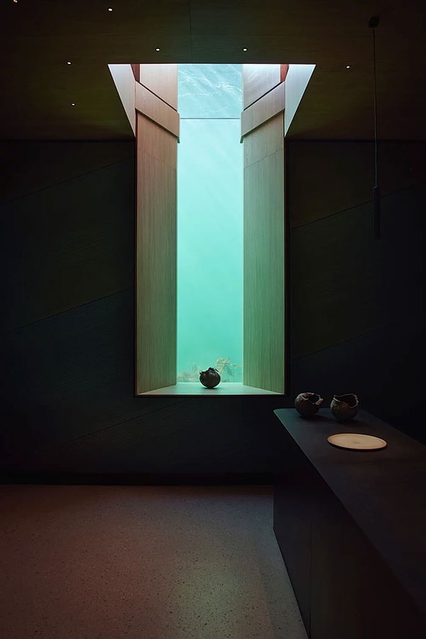 5. Интересно, что слово "Under" в переводе с норвежского одновременно означает "под" и "чудо".