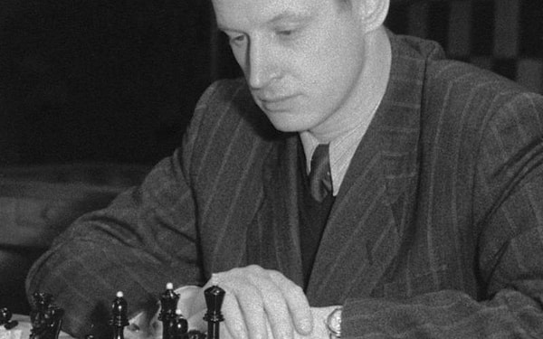 9. Вспомните фамилию известного советского шахматиста, международного гроссмейстера Юрия Львовича.