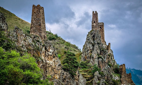 3. Куда стоит поехать, чтобы увидеть эти башни?