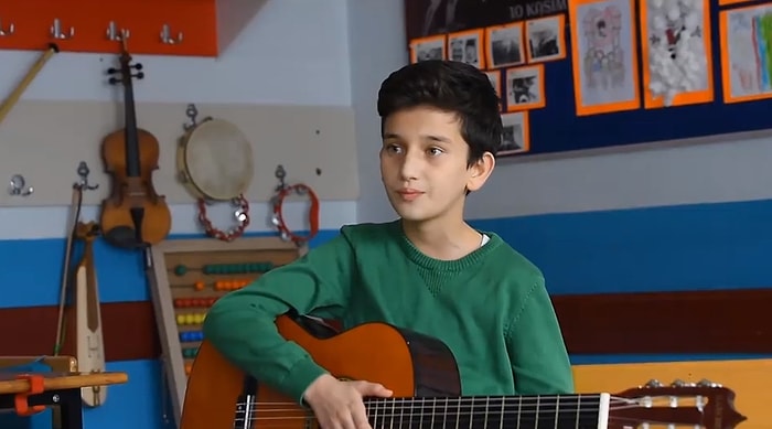 Kekemeliği Bulunan Öğrencisinin Problemini Müzik Yardımıyla Çözüme Kavuşturan Öğretmen!