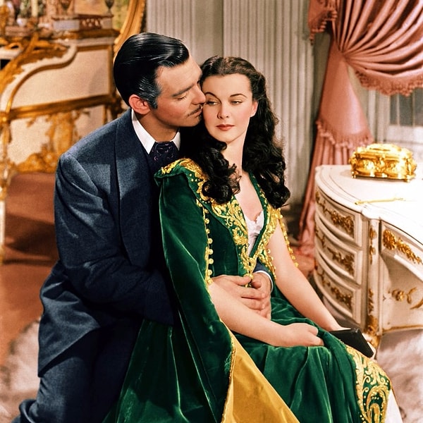 6. Автором романа "Унесенные ветром", в экранизации которого главные роли исполняли Кларк Гейбл и Вивьен Ли, является ...?