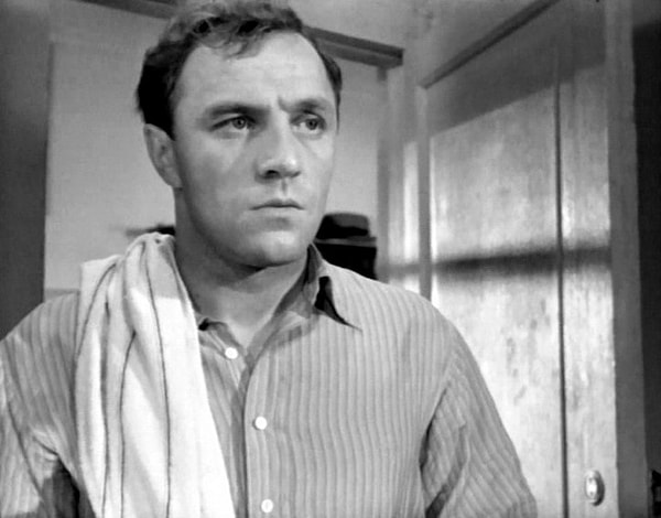 8. Супругой Михаила Ульянова была...?