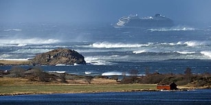 Görüntüler Akıllara Titanic'i Getirdi: Yüzlerce Kişi Norveç'teki Yolcu Gemisinde Mahsur Kaldı