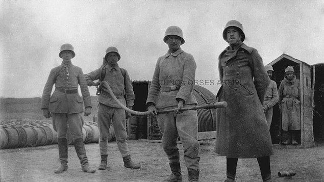 1917 - I. Dünya Savaşı: Çanakkale Boğazı'nın Anadolu yakasında görev yapmak üzere Osmanlı 15. Kolordusu'nun teşkili.