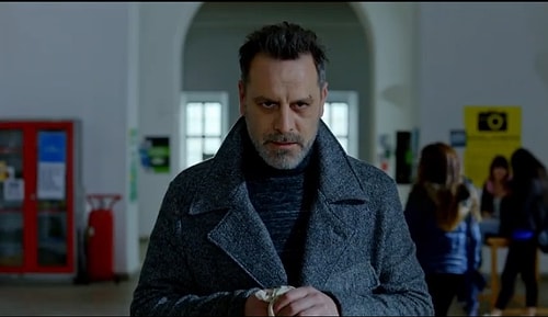 Fi dizisindeki Can Manay karakteriyle ve Arif v 216 filmindeki başarılı performansıyla son zamanlarda fazlasıyla hafızalarımıza kazınmıştı.