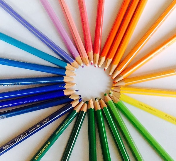 У вас может быть склонность к дальтонизму. Вы не смогли распознать некоторые оттенки.