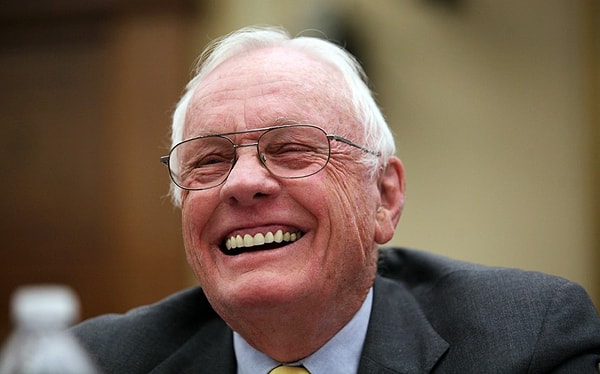 1. Нил Армстронг был первым человеком, который ступил на Луну.